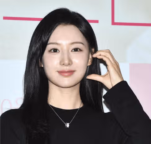 앳스타일 매거진 표지 모델로 어울리는 스타 1위 했네요 !