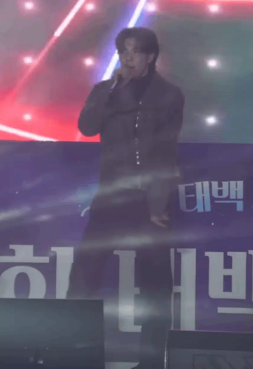 정동원군 태백산 눈축제 개막식에서 멋진 공연 무대 보여주었습니다.