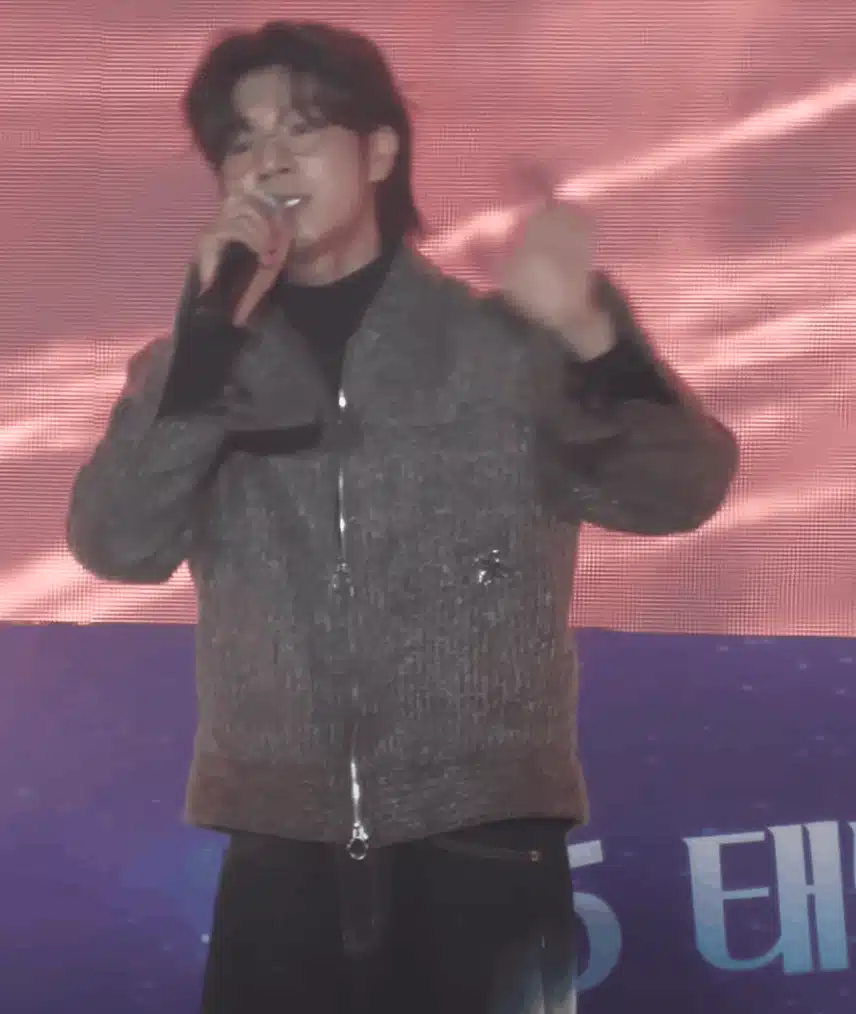 정동원군 태백산 눈축제 개막식에서 멋진 공연 무대 보여주었습니다.
