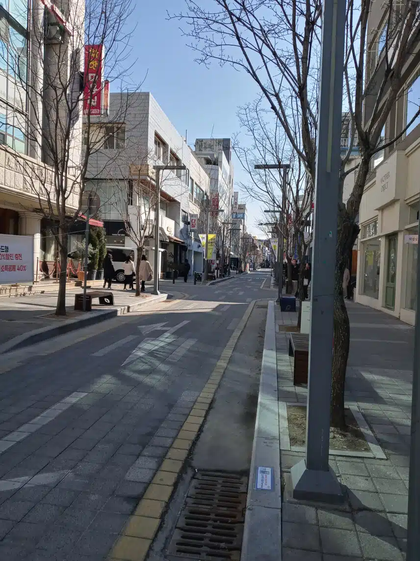 어두컴컴하던 골목길의 변화