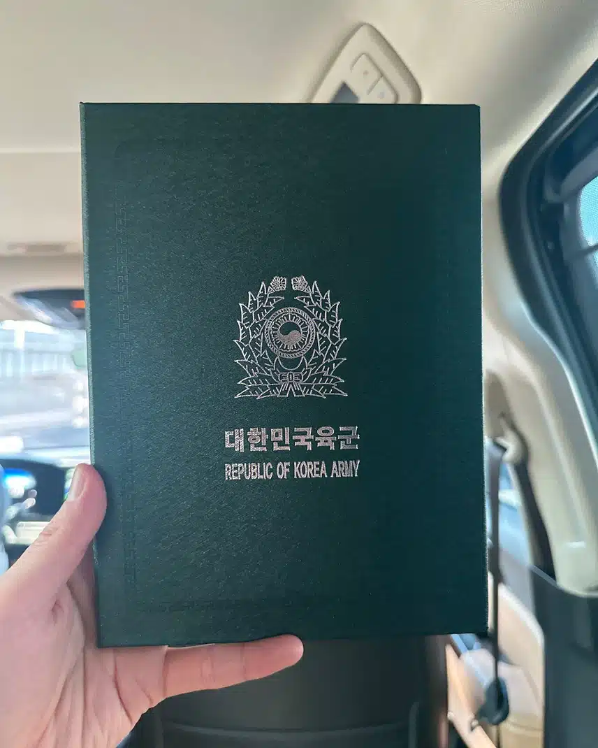 오늘 만기전역하고 몬베베곁으로 돌아온 기현 