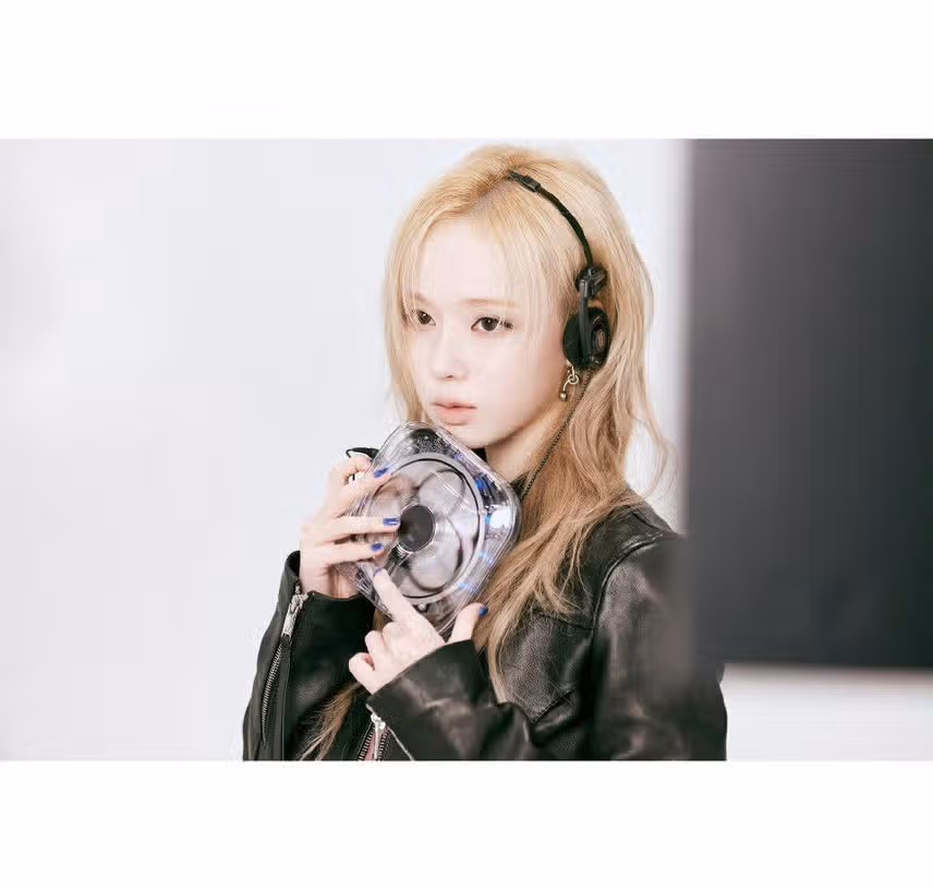 SMTOWN 30th 홈페이지 Behind 지민정 사진jpg