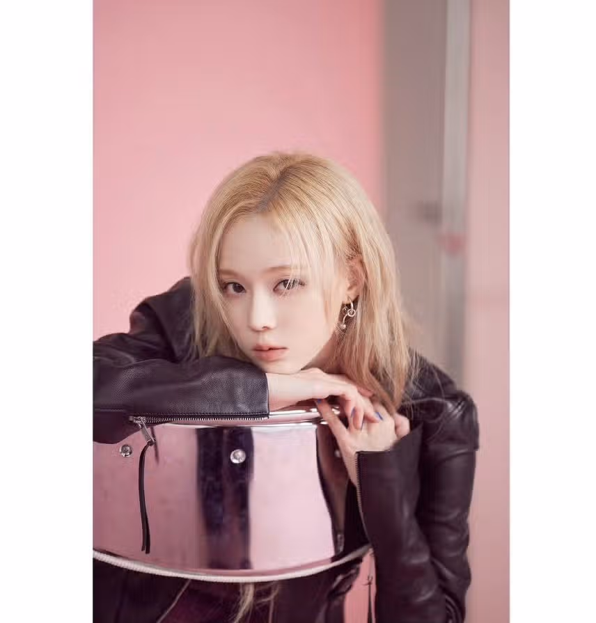 SMTOWN 30th 홈페이지 Behind 지민정 사진jpg