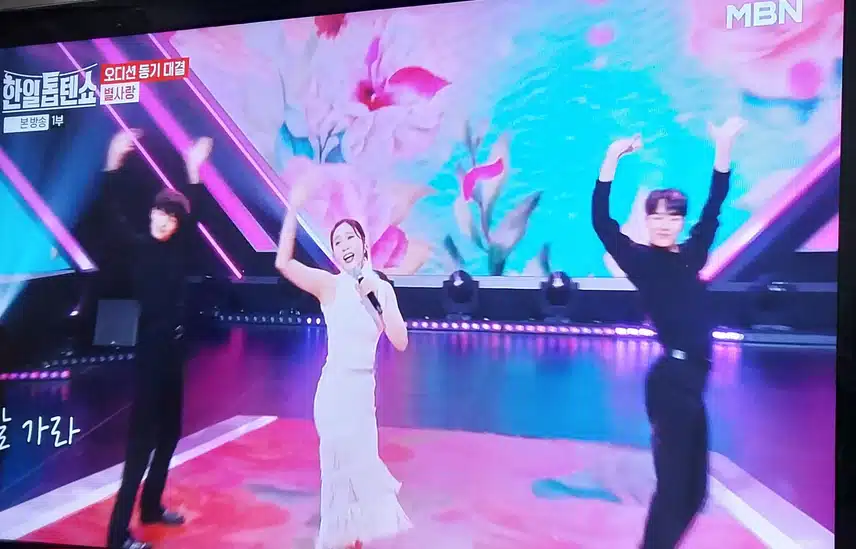 별사랑님  잘가라 불렀는데 춤선이 너무 예쁘네요 