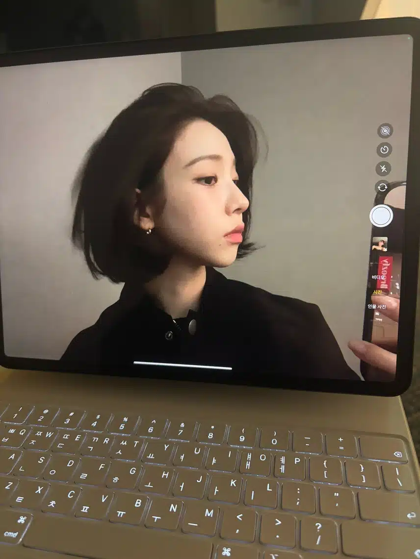단발 셀카 보내주는 카리나jpg