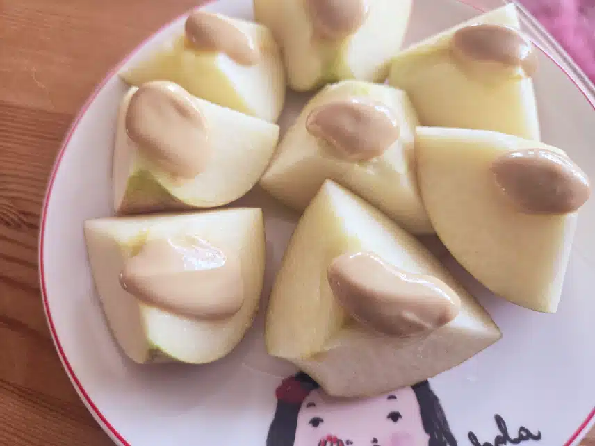 *아침 간단하게 사과+땅콩버터