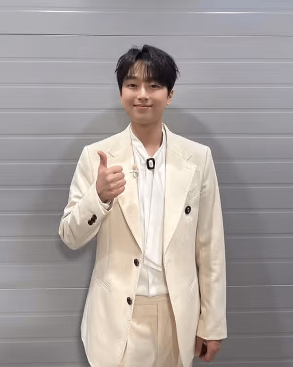 본인의 인스타에 올려준 찬원님 올화이트 수트 사진