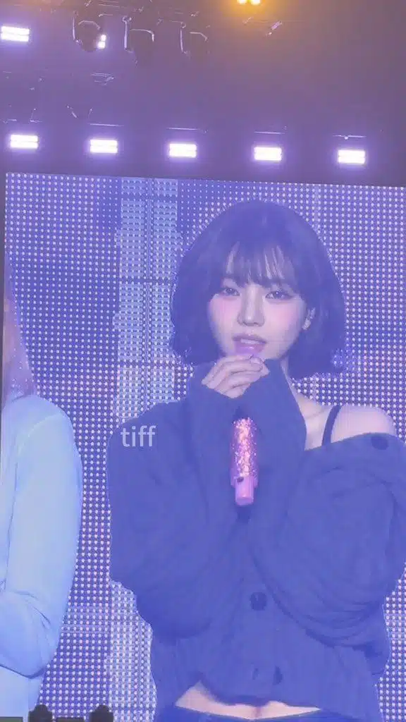 어제 에스파 런던 콘서트 단발 지민정 전광판jpg