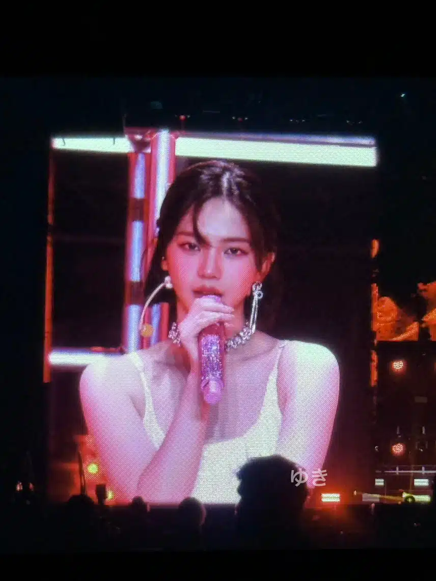 어제 에스파 런던 콘서트 단발 지민정 전광판jpg