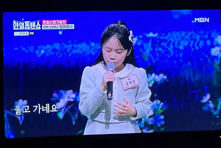 제스추어나 표정이 너무 프로 가수 같네요
