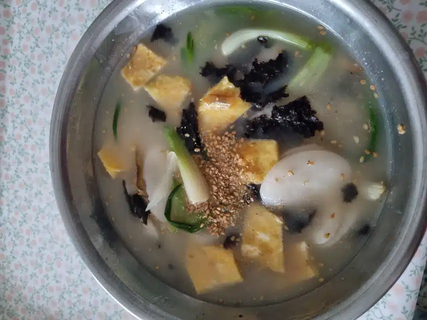   날씨가 쌀쌀해서 떡국 끓여서요