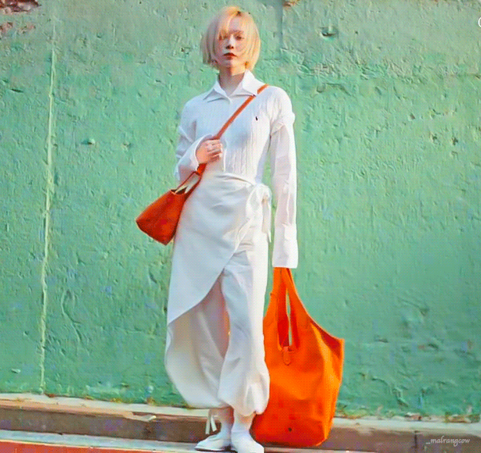 윈터 폴로 화보 gif
