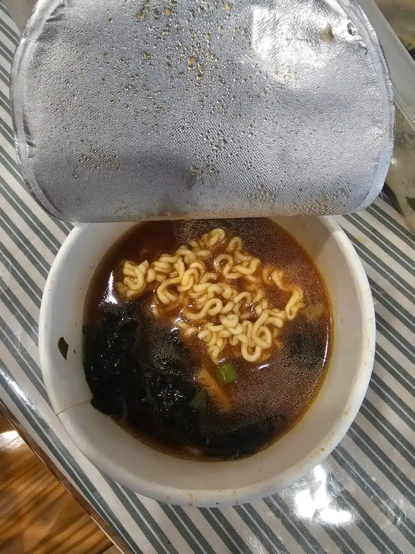 점심 컵라면