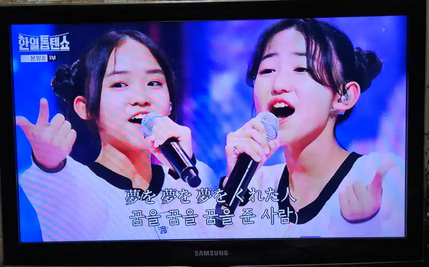 토나키 자매 노래도 동작도 너무 잘 맞네요