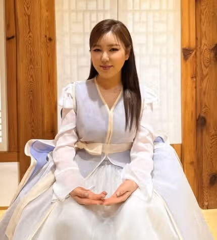 한복이 트로트 여자가수 중에서 가장 잘어울리는거같아요
