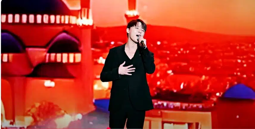 Canción de Aladdin cantada por Junsu, quien subió al escenario para una actuación de felicitación.