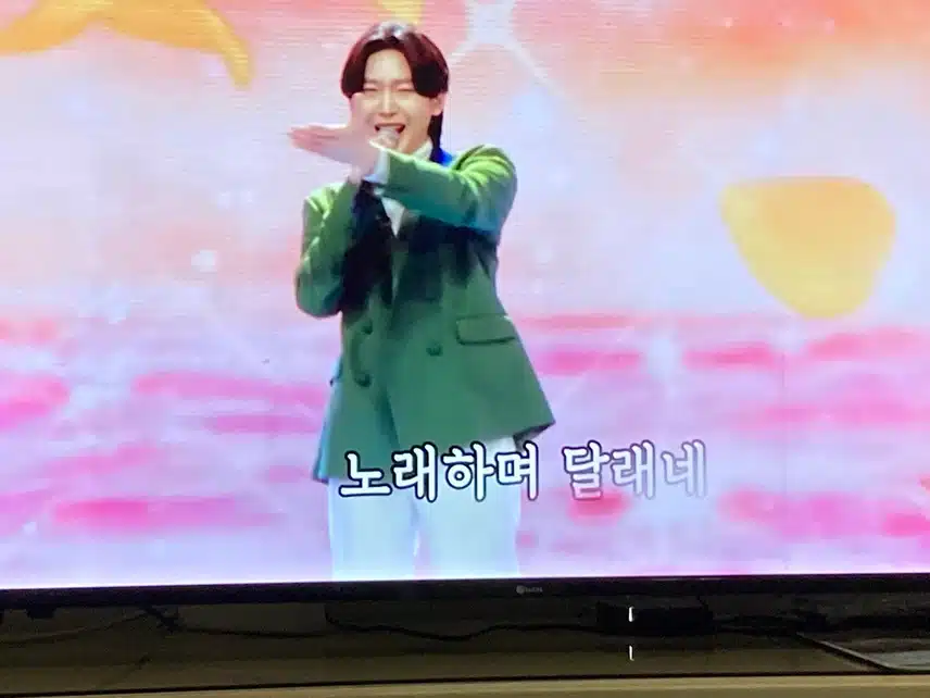 아직도 여리여리하고 예쁜 모습으로 좋은 노래 들려주네요