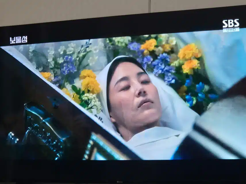 누나가 죽는 것을 목격하고 기억이 돌아온 걸까요??