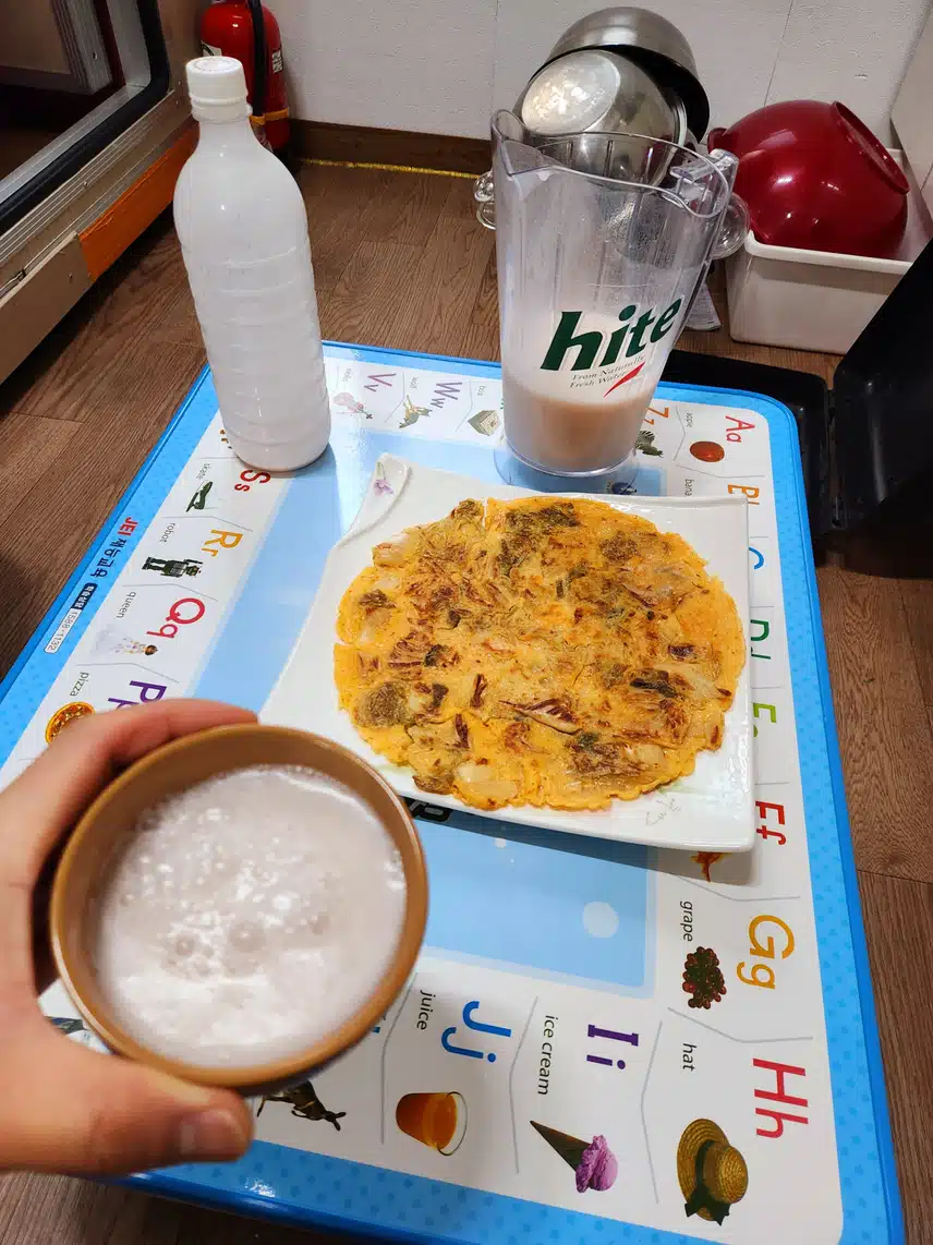 비는 안오지만 김치전에 막걸리^_^ 
