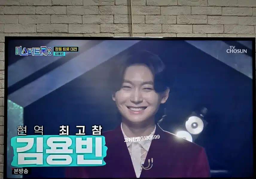 김용빈 님~~ <타향살이> 무대 엄청 멋집니다!