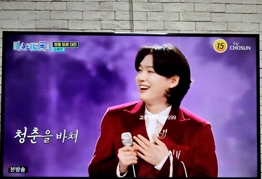 김용빈 님~~ <타향살이> 무대 엄청 멋집니다!