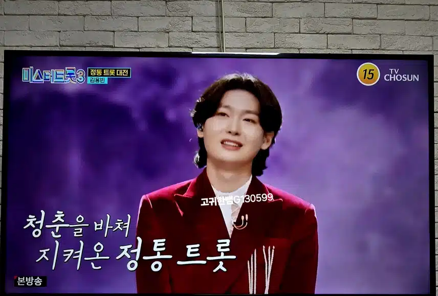 김용빈 님~~ <타향살이> 무대 엄청 멋집니다!