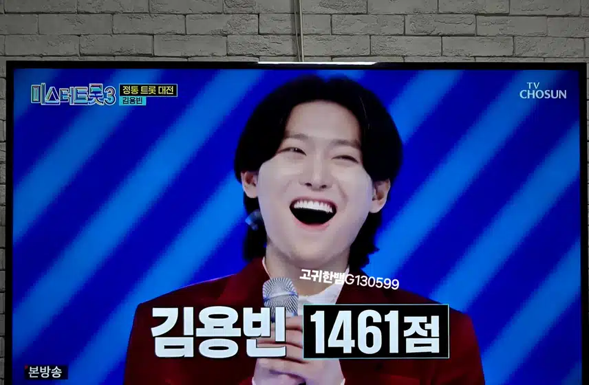 김용빈 님~~ <타향살이> 무대 엄청 멋집니다!