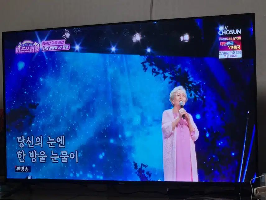 첫번째 대결을 하러 나오셨네요...목소리가 고우세요