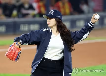 我猜申惠是胜利女神，所以她邀请了另一半