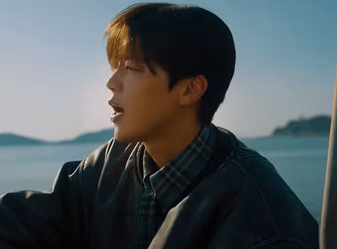 지현님 신곡 뮤비속 모습이 너무 청량하네요
