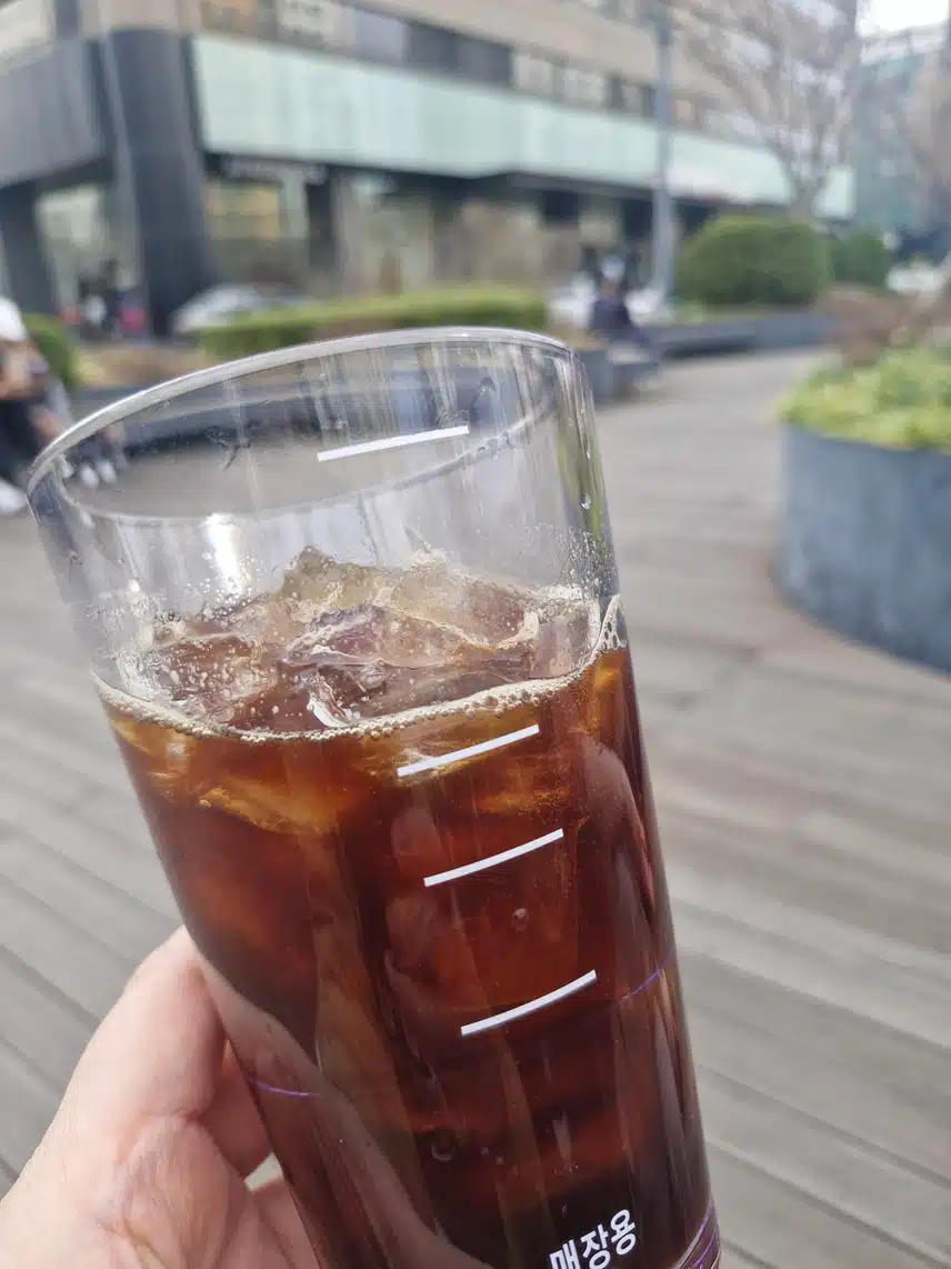 산책하고 아아한잔