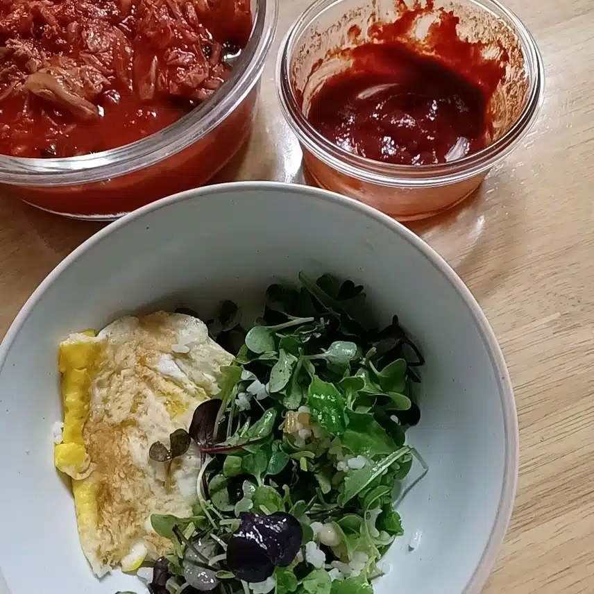 저녁으로 새싹비빔밥 먹었어요~