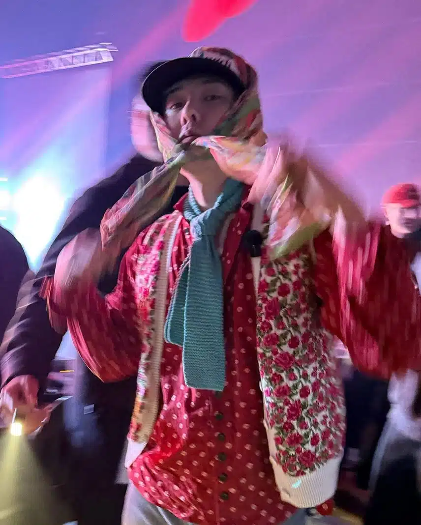 꽃무늬조끼도 잘 어울리는 지디 인스타 업 ! 
