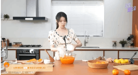 아이유, 박보검→문소리·박해준에 손수 귤청 선물 했네요 !
