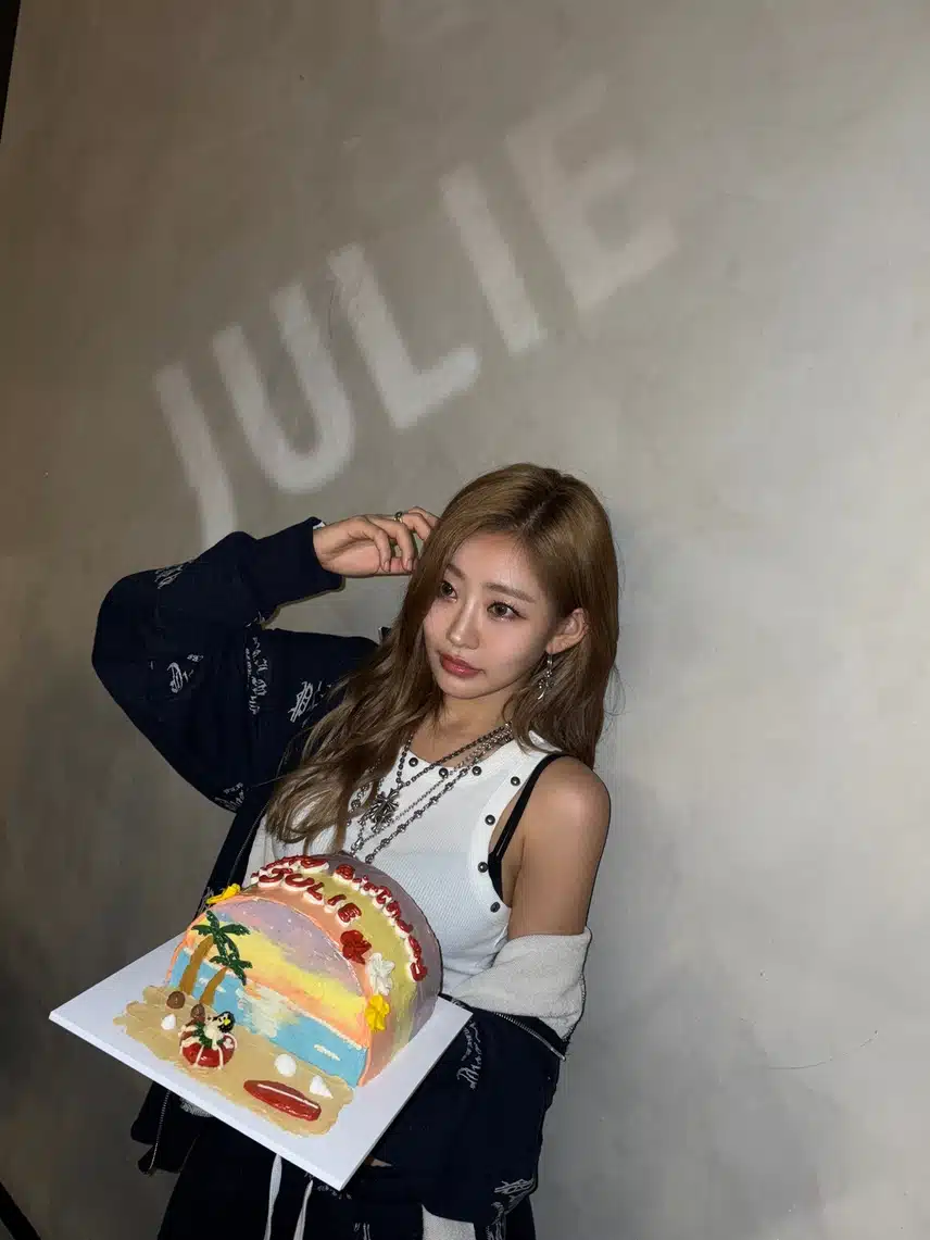 Kiss of Life Happy Birthday Julie 🎂