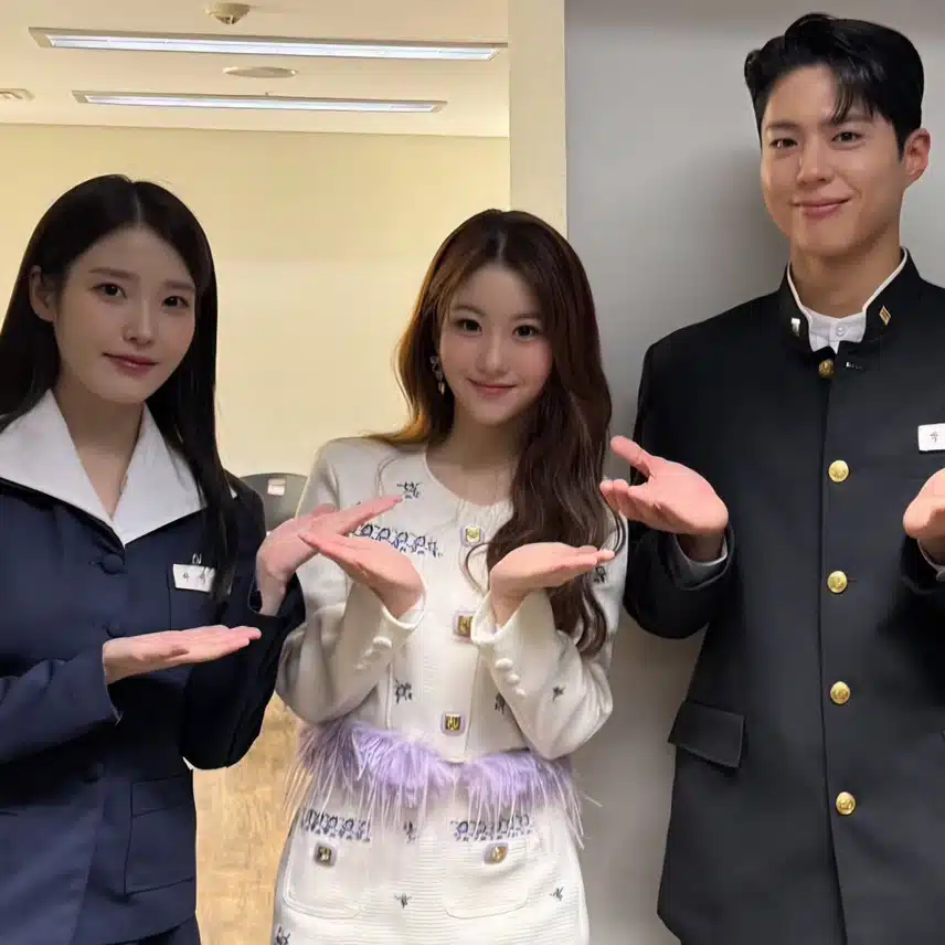 가요무대에서 보검님이랑 트롯가수 오유진님이랑 사진 