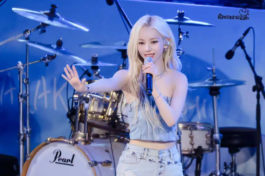 연세대 아카라카 축제만 가면 레전드 찍은 카리나 jpg
