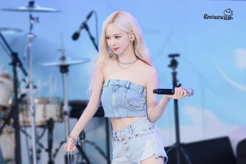 연세대 아카라카 축제만 가면 레전드 찍은 카리나 jpg