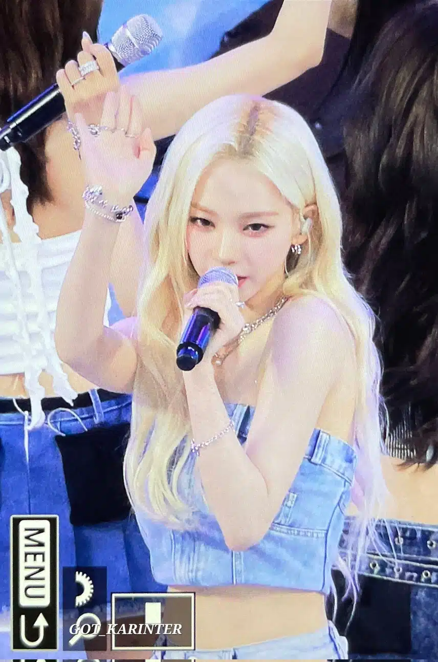 연세대 아카라카 축제만 가면 레전드 찍은 카리나 jpg