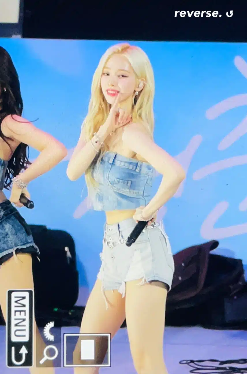 연세대 아카라카 축제만 가면 레전드 찍은 카리나 jpg