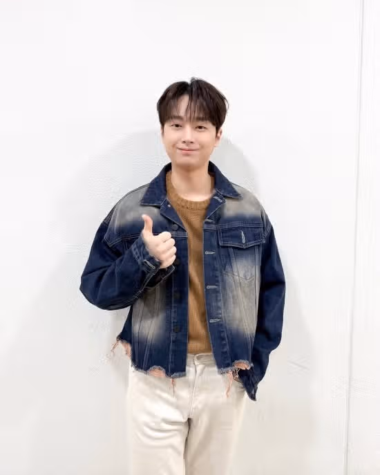 찬원님 오피셜계정에 새로운 사진 올라왔네요