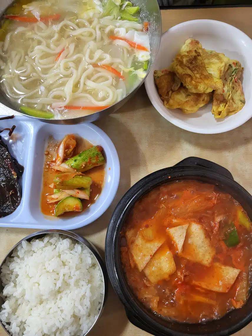칼국수와 김치찌개