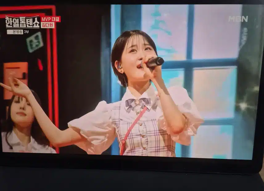 한일톱텐쇼 김다현양 무대 정말 귀엽네요.