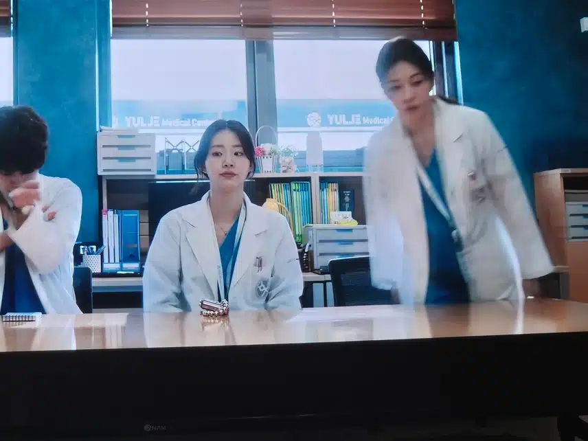 의사생활을 꿈꾸는 레지던트들의 성장과정을 보여주는 스핀오프드라마
