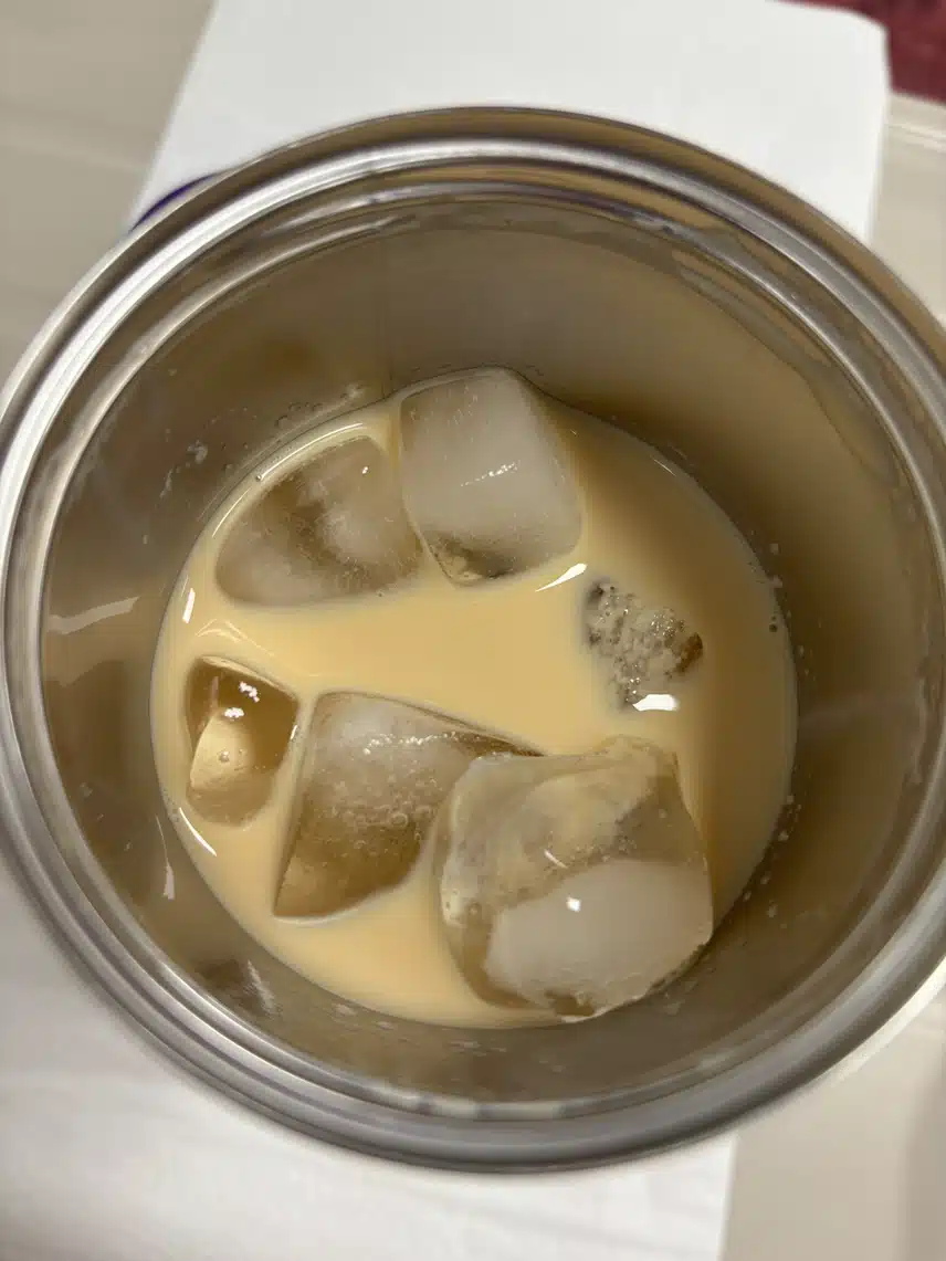 더워서 시원한라떼 마셔요🥤