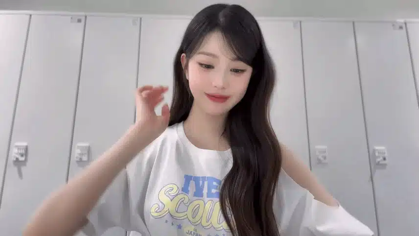 인형같은 비주얼로 먹방 도전한 장원영