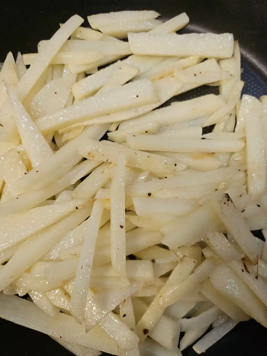 일단 감자채볶음 하기🎶