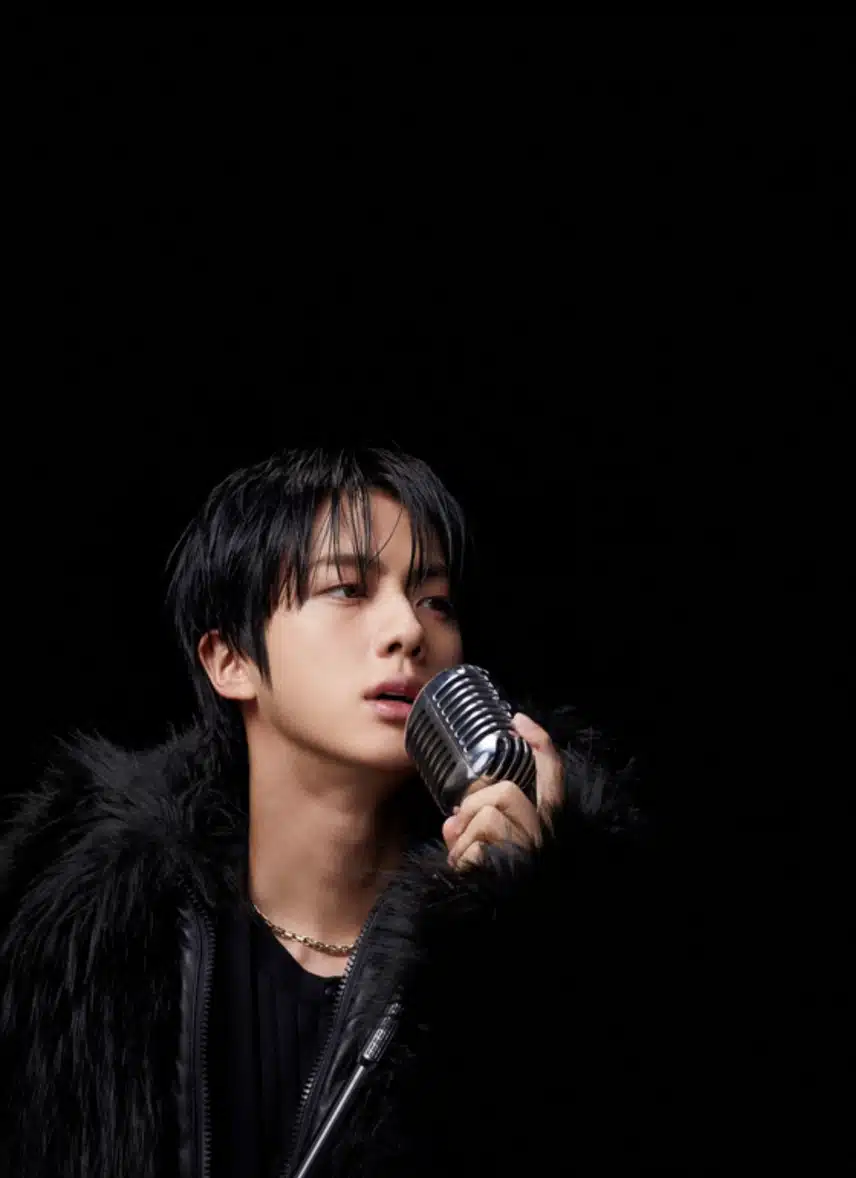 올블랙 비주얼 탑 찍은 방탄소년단 석진