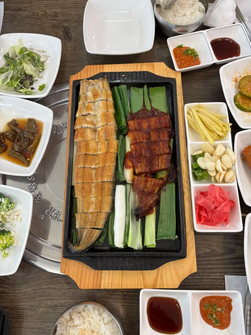 부모님과 점심으로 장어정식 먹었어요