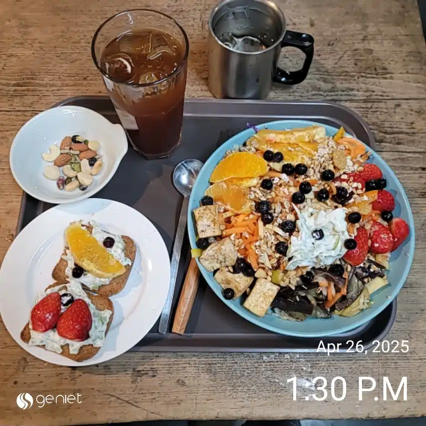 점심 플라워카페에서 푸짐한 샐러드^^~